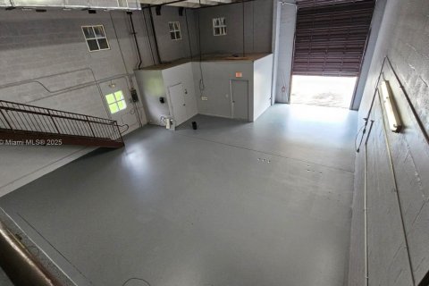 Commercial property in Miami, Florida № 1948781 - photo 15