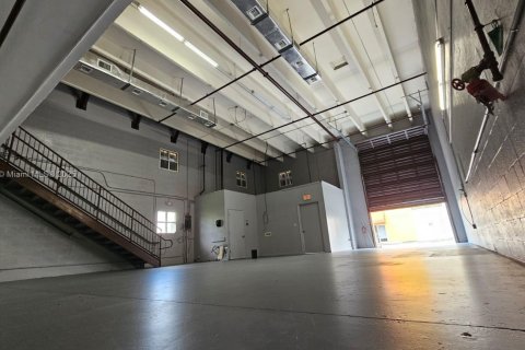 Commercial property in Miami, Florida № 1948781 - photo 7