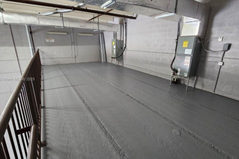 Commercial property in Miami, Florida № 1948781 - photo 16