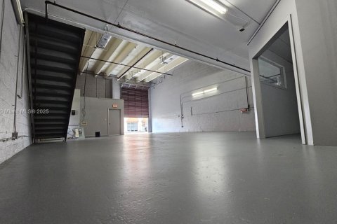 Commercial property in Miami, Florida № 1948781 - photo 17
