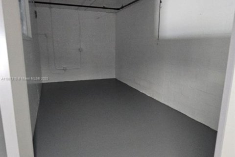 Commercial property in Miami, Florida № 1948781 - photo 10