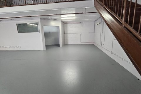 Commercial property in Miami, Florida № 1948781 - photo 11
