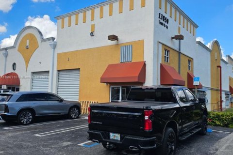 Commercial property in Miami, Florida № 1948781 - photo 5