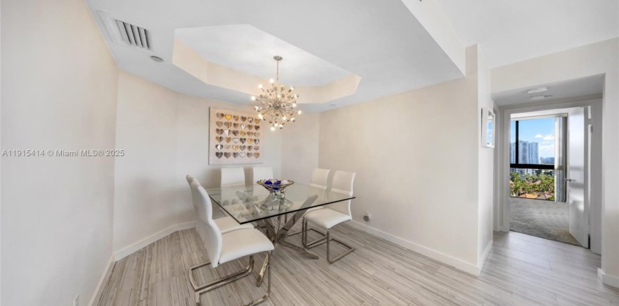 Кондоминиум с 3 спальнями в Авентура, Флорида № 1974127