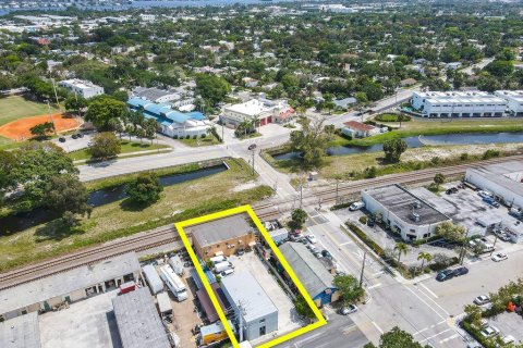 Commercial property in West Palm Beach, Florida № 1099078 - photo 1