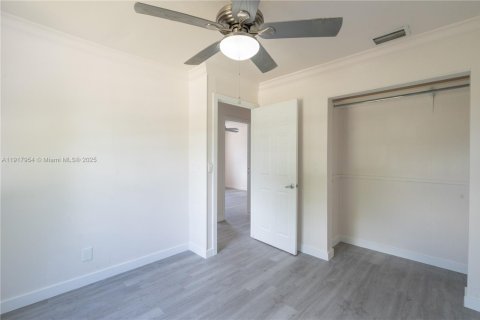 House in Miami Gardens, Florida 3 bedrooms, 91.79 sq.m. № 1972084 - photo 7