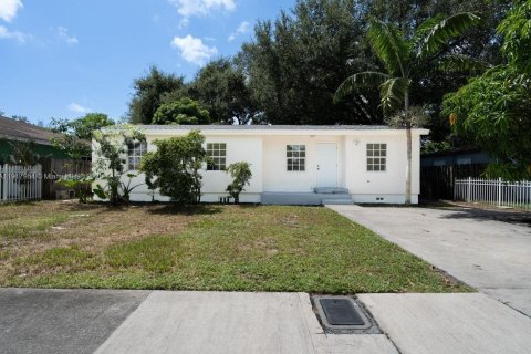 House in Miami Gardens, Florida 3 bedrooms, 91.79 sq.m. № 1972084 - photo 1