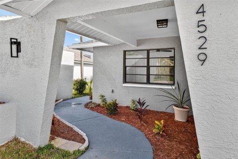 Villa ou maison à vendre à New Port Richey, Floride: 3 chambres, 161.19 m2 № 1884108 - photo 4