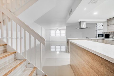 Copropriété à louer à Aventura, Floride: 3 chambres, 123.56 m2 № 1797740 - photo 12