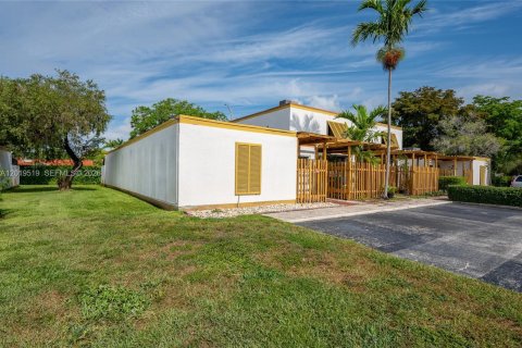 Villa ou maison à louer à Miami, Floride: 3 chambres, 135.45 m2 № 2085571 - photo 30