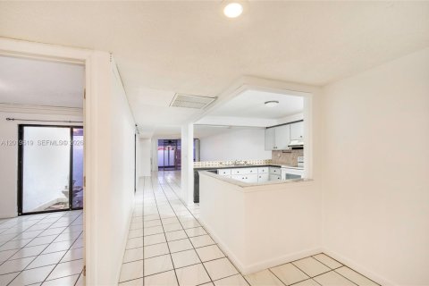 Villa ou maison à louer à Miami, Floride: 3 chambres, 135.45 m2 № 2085571 - photo 10
