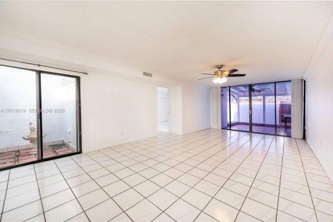 Villa ou maison à louer à Miami, Floride: 3 chambres, 135.45 m2 № 2085571 - photo 6