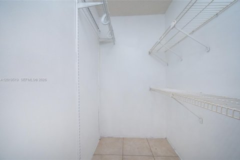 Villa ou maison à louer à Miami, Floride: 3 chambres, 135.45 m2 № 2085571 - photo 13