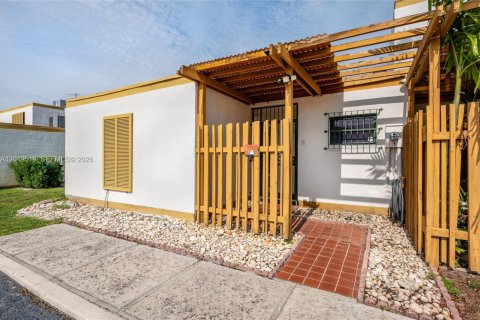 Casa en Miami, Florida 3 dormitorios, 135.45 m2 № 2085571