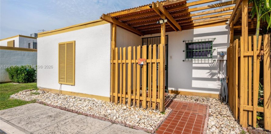 Villa ou maison à Miami, Floride 3 chambres, 135.45 m2 № 2085571