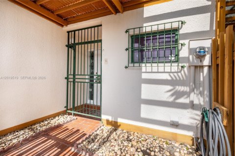 Villa ou maison à louer à Miami, Floride: 3 chambres, 135.45 m2 № 2085571 - photo 2