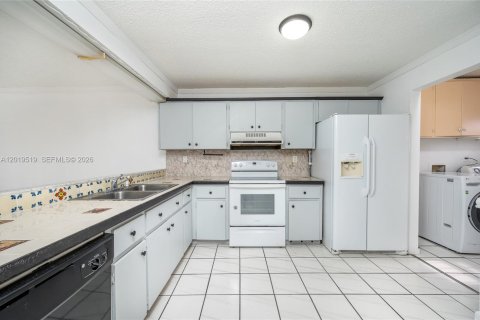 Villa ou maison à louer à Miami, Floride: 3 chambres, 135.45 m2 № 2085571 - photo 3