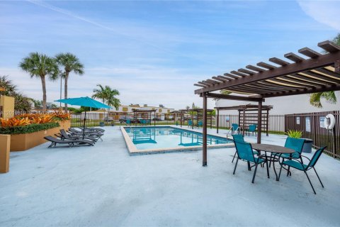 Villa ou maison à louer à Miami, Floride: 3 chambres, 135.45 m2 № 2085571 - photo 25