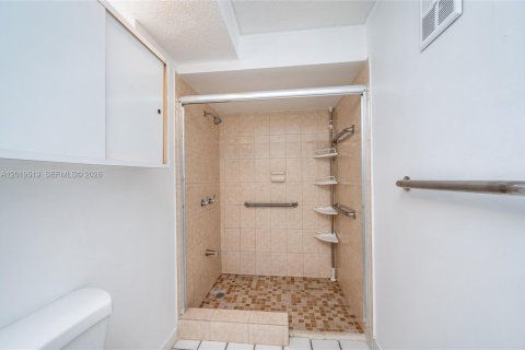 Villa ou maison à louer à Miami, Floride: 3 chambres, 135.45 m2 № 2085571 - photo 17