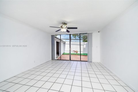 Villa ou maison à louer à Miami, Floride: 3 chambres, 135.45 m2 № 2085571 - photo 9