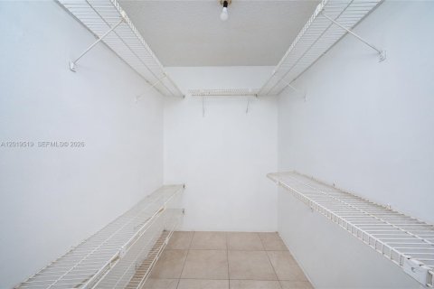 Villa ou maison à louer à Miami, Floride: 3 chambres, 135.45 m2 № 2085571 - photo 15