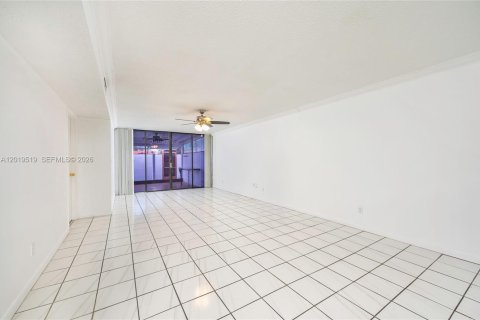 Villa ou maison à louer à Miami, Floride: 3 chambres, 135.45 m2 № 2085571 - photo 5