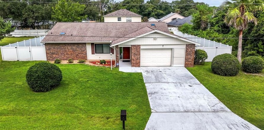 House in Palm Coast, Florida 4 bedrooms, 193.33 sq.m. № 2258440