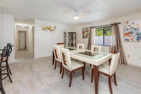 House in Palm Coast, Florida 4 bedrooms, 193.33 sq.m. № 2258440 - photo 7