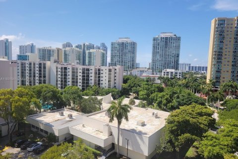 Condo in Sunny Isles Beach, Florida, 2 bedrooms  № 1821764 - photo 1