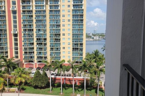 Condo in Sunny Isles Beach, Florida, 2 bedrooms  № 1821764 - photo 2