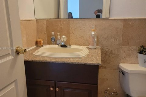 Condo in Sunny Isles Beach, Florida, 2 bedrooms  № 1821764 - photo 9