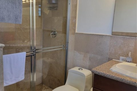 Condo in Sunny Isles Beach, Florida, 2 bedrooms  № 1821764 - photo 10
