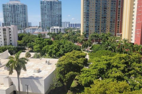 Condo in Sunny Isles Beach, Florida, 2 bedrooms  № 1821764 - photo 3
