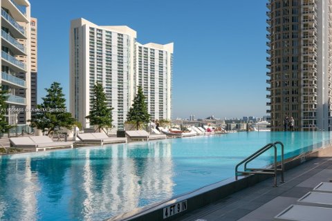 Condominio en alquiler en Miami, Florida, 2 dormitorios, 153.66 m2 № 2253080 - foto 18