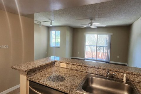 Condo in West Palm Beach, Florida, 1 bedroom  № 2040027 - photo 2