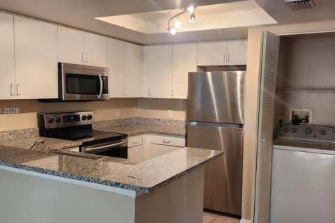 Condo in West Palm Beach, Florida, 1 bedroom  № 2040027 - photo 3