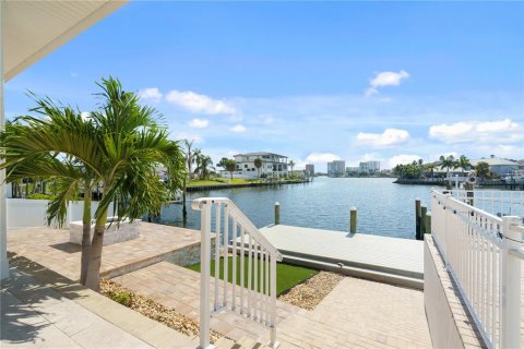 House in Tampa, Florida 3 bedrooms, 187.38 sq.m. № 2216005 - photo 30