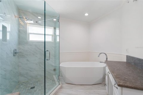 House in Tampa, Florida 3 bedrooms, 187.38 sq.m. № 2216005 - photo 17