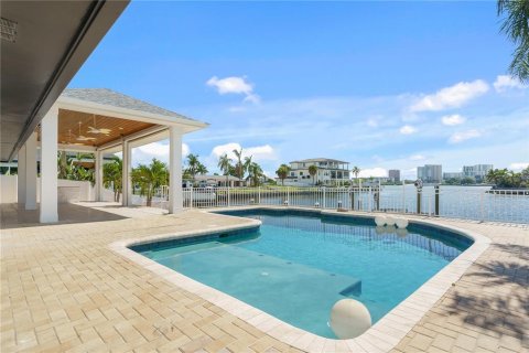House in Tampa, Florida 3 bedrooms, 187.38 sq.m. № 2216005 - photo 27