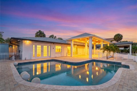 House in Tampa, Florida 3 bedrooms, 187.38 sq.m. № 2216005 - photo 24