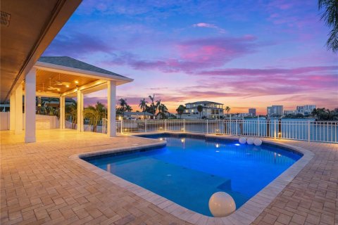 House in Tampa, Florida 3 bedrooms, 187.38 sq.m. № 2216005 - photo 28
