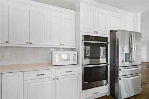 House in Tampa, Florida 3 bedrooms, 187.38 sq.m. № 2216005 - photo 8
