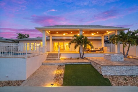 House in Tampa, Florida 3 bedrooms, 187.38 sq.m. № 2216005 - photo 26