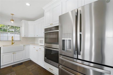 House in Tampa, Florida 3 bedrooms, 187.38 sq.m. № 2216005 - photo 10