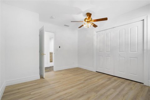 House in Tampa, Florida 3 bedrooms, 187.38 sq.m. № 2216005 - photo 14