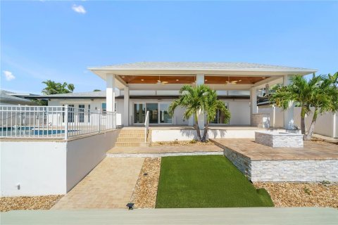 House in Tampa, Florida 3 bedrooms, 187.38 sq.m. № 2216005 - photo 22