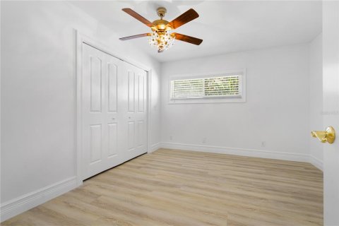 House in Tampa, Florida 3 bedrooms, 187.38 sq.m. № 2216005 - photo 13