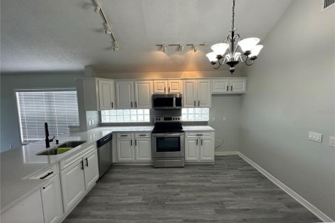 Casa en venta en Apopka, Florida, 3 dormitorios, 153.94 m2 № 1908143 - foto 4