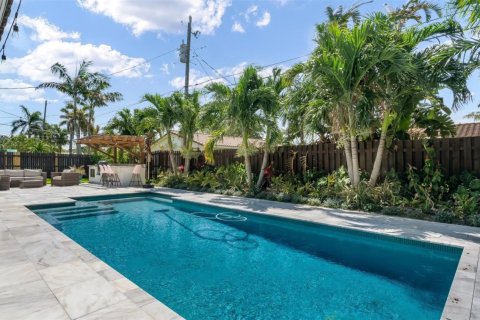 House in Lighthouse Point, Florida 3 bedrooms, 184.69 sq.m. № 1133158 - photo 1