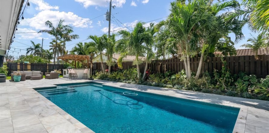 House in Lighthouse Point, Florida 3 bedrooms, 184.69 sq.m. № 1133158